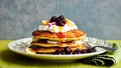 Så gör du proteinpannkakor med banan – frukosten som håller dig mätt länge